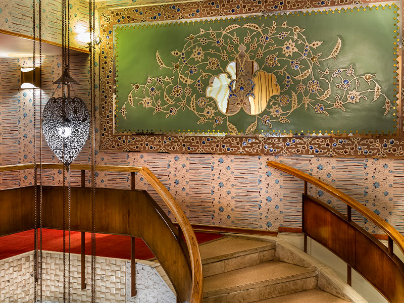 عالی قاپو ژیوا