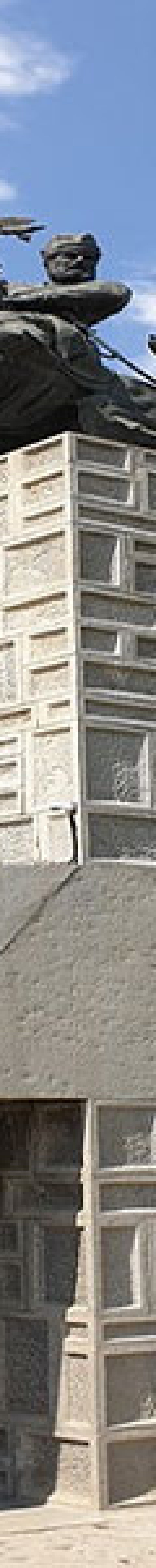 massive-statue-of-nadir-shah-afshar